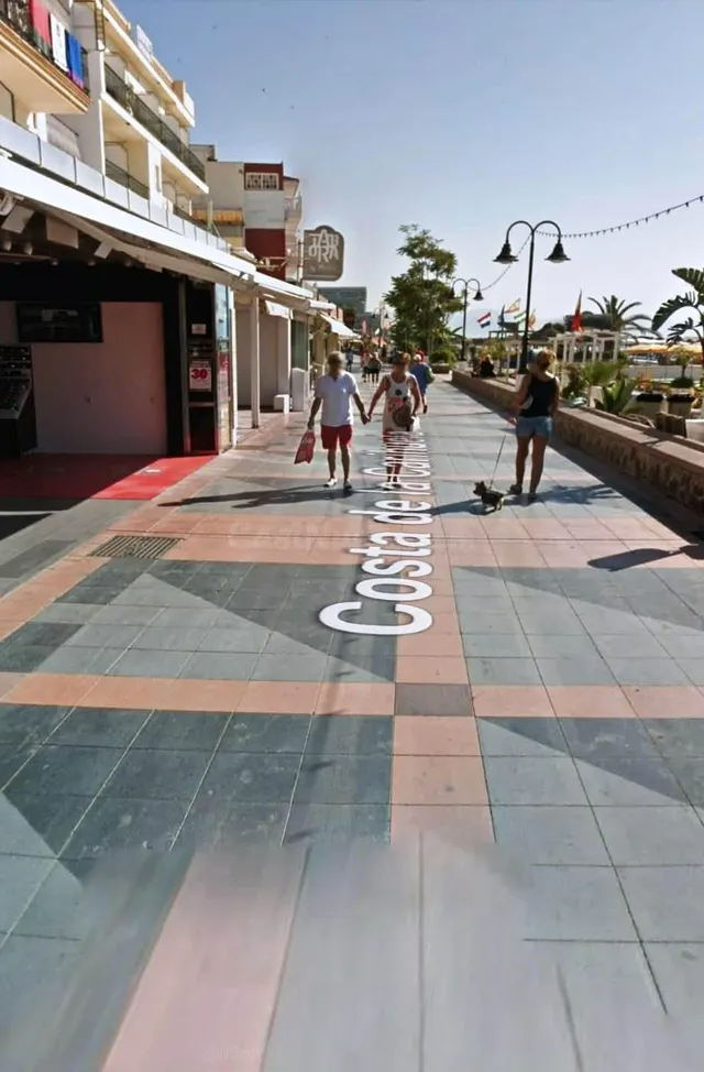 LOCAL SOBRE PASEO MARITIMO EN LA CARIHUELA TORREMOLINOS - foto 2