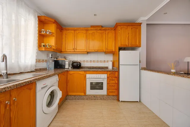 Bungalow de dos dormitorios y piscina comunitaria en Orihuela Costa — 20