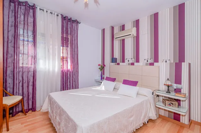 ¡Vive en el Corazón de La Zubia!  Piso Luminoso y Listo para Ti — 7