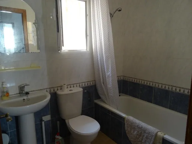 ADOSADO CON JARDÍN Y PISCINA — 15