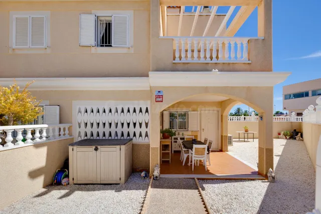 Tu rincón en la Costa Blanca: Adosado listo para disfrutar e