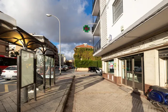 Localazo en esquina con mas de 30 de fachada. Avd de Dilar junto ambulatorio del Zaidín — 7