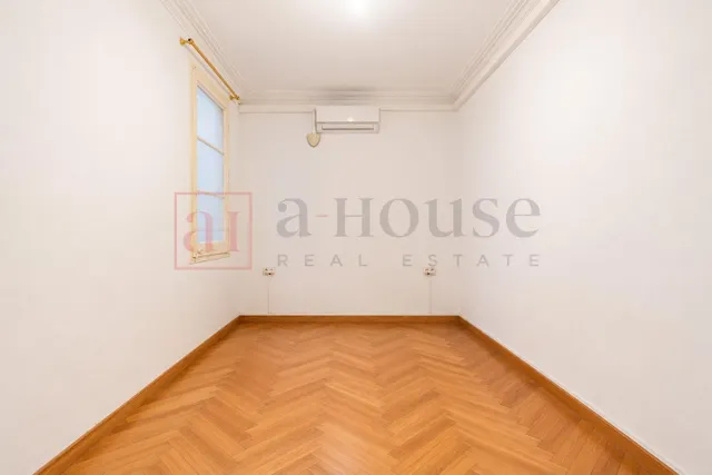 Piso para reformar con balcón en l' antiga esquerra de l' eixample — 6