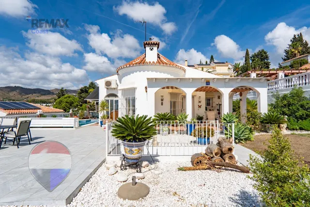 VILLA INDEPENDIENTE CON PISCINA, GRANDES TERRAZAS Y VISTAS AL MAR EN BENAJARAFE — 10