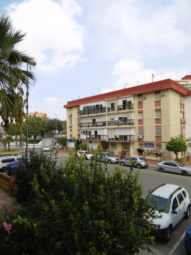 Piso reformado con terraza y ascensor — 14