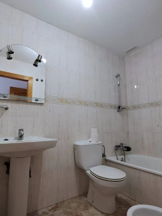 Piso de 3 dormitorios con garaje, terraza y ascensor en San Javier — 9