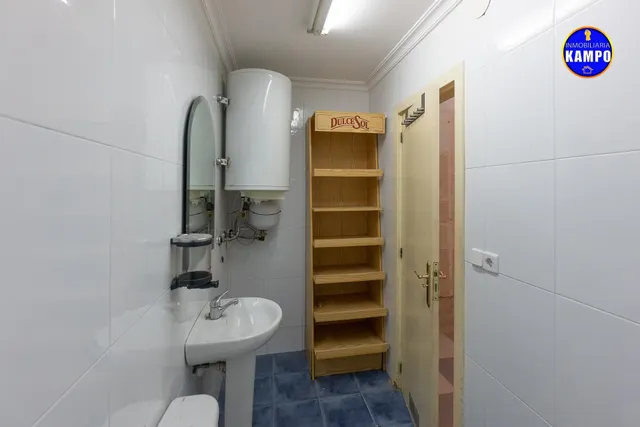 SE ALQUILA LOCAL EN  IRUN , CALLE SAN ISIDRO LABRADOR — 16
