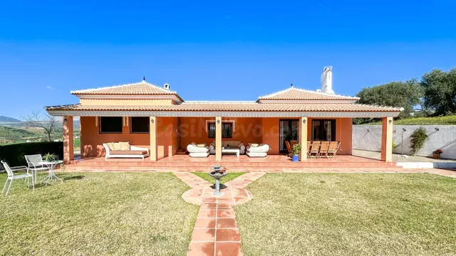 VILLA DE LUJO EN ALMOJÍA. MÁLAGA — 2