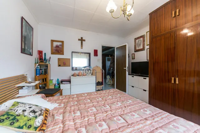 Gran complejo a pie de AP-7 en Bellaterra — 46