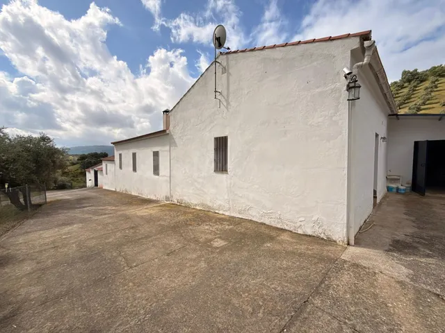 Finca rústica de 26 ha con 3.000 olivos ecológicos, cortijos - foto 3