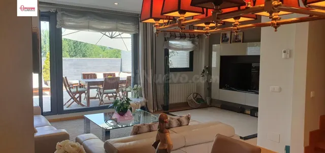 Exclusivo Adosado Seminuevo en Burgos - Zona Universidad - foto 4