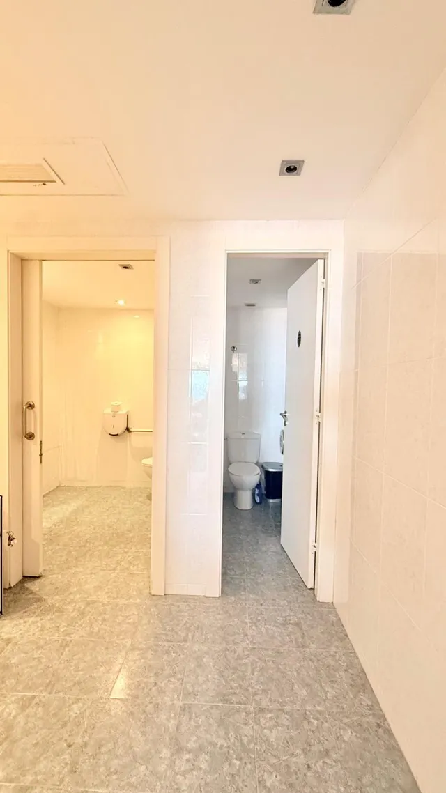¡Oportunidad Única en Cubelles! Local Comercial Reformado con Terraza y Vistas al Mar — 25