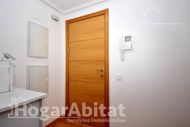 Seminuevo con piscina, garaje, trastero y terraza cerca del mar — 28