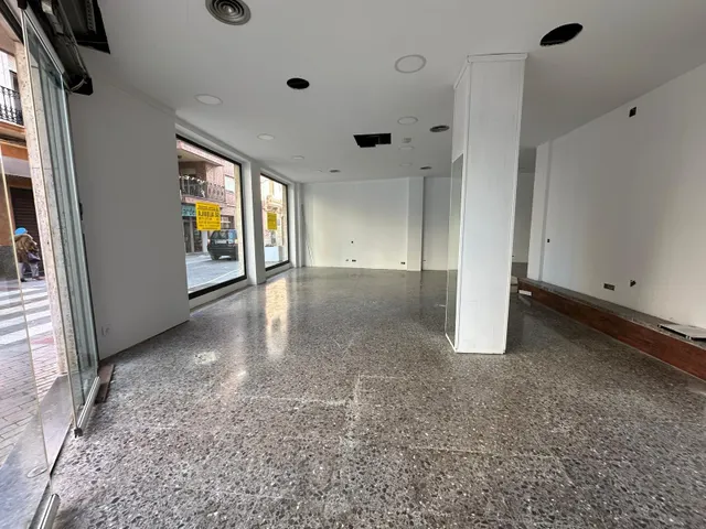 Local comercial en Alquiler en Lliria — 17