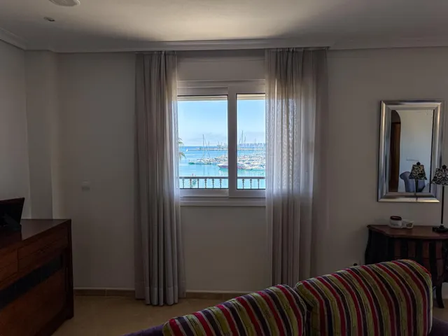 ¡Frente al mar y al puerto de Torrevieja, en pleno centro! — 7