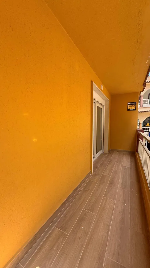 Apartamento reformado en Fuengirola, segunda línea de playa junto al puerto con licencia turística — 8