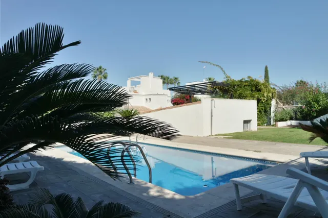 Impresionante chalet con piscina y en zona con campo de golf — 14