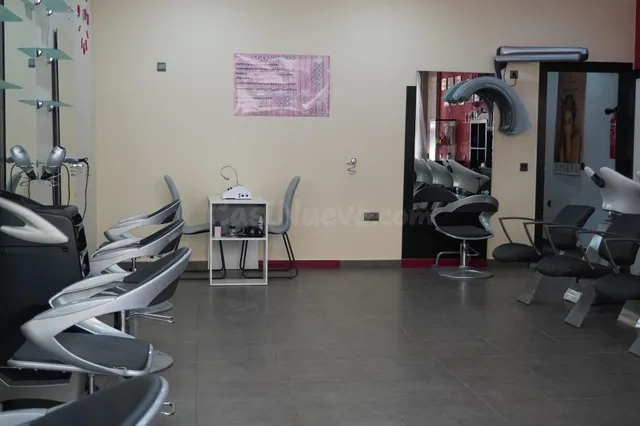 PELUQUERIA Y ESTÉTICA EN ALQUILER - foto 2