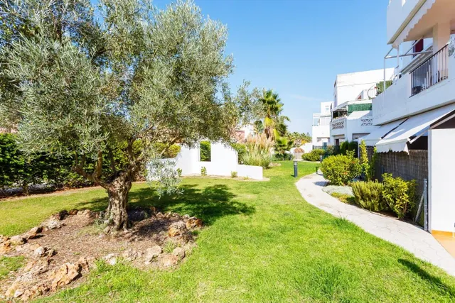 VIVIENDA EN EL CAMPO DE GOLF CON TODO TIPO DE LUJOS — 4