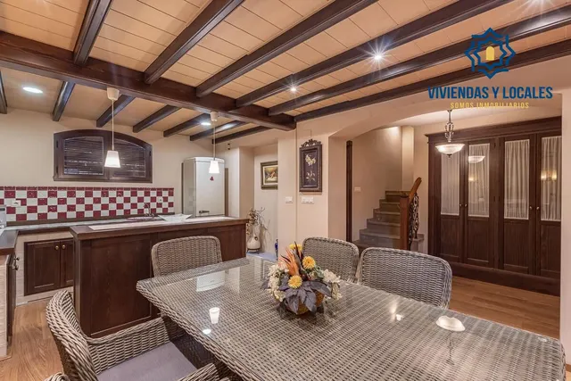 INCREÍBLE CHALET INDEPENDIENTE EN ZONA PRIVILEGIADA — 34