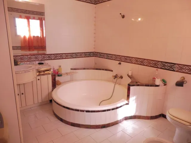 Villa grande con mucho potencial y vistas al mar zona Estupa Budista, Benalmádena — 29