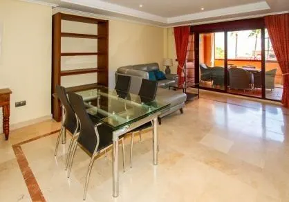 Exclusivo bajo con vistas panorámicas al mar y club de golf privado en La Mairena (El Soto) — 6