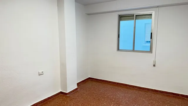 Piso en alquiler de tres dormitorios y dos baños completos. — 7