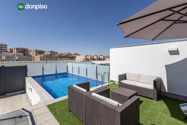 Vivienda de lujo en Urbanización SERRALLO HILLS. — 2