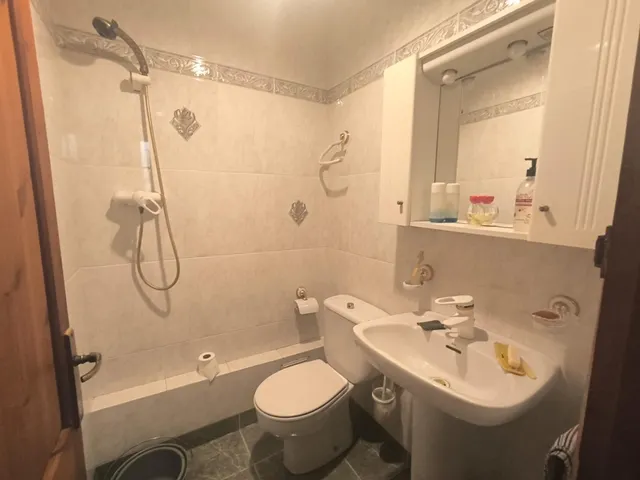 CASA ADOSADA EN VENTA CON 2 VIVIENDAS INDEPENDIENTES — 12
