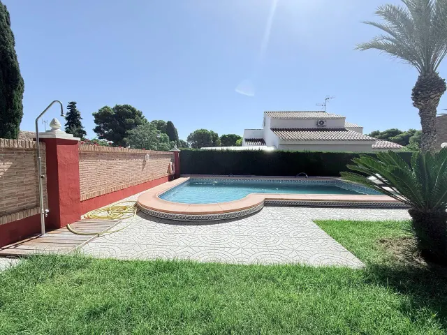 Espectacular chalet en Dehesa de Campoamor con piscina privada a 5 minutos andandoa la playa. — 17