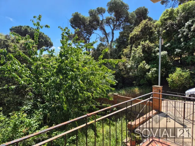 Casa unifamiliar con jardín y gran potencial en Vallvidrera — 34