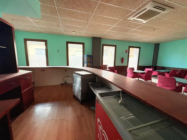 LOCAL ACONDICIONADO EN TORAL DE LOS VADOS — 14