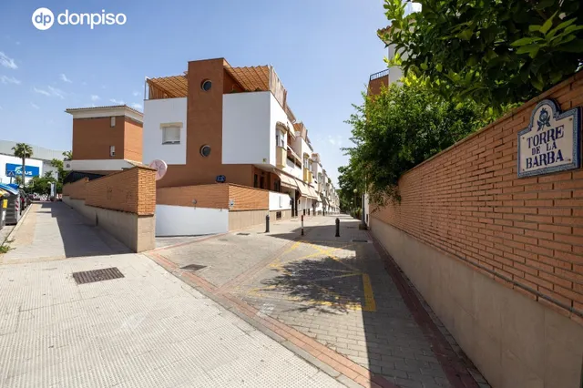ESPECTACULAR VIVIENDA ADOSADA DE 4 DORMITORIOS CON SÓTANO, TERRAZAS Y PATIO EN GRANADA — 26