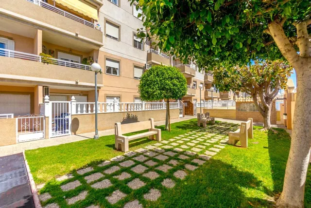 Apartamento totalmente reformado en urbanización con 2 piscinas, Aguas Nuevas, Torrevieja — 35