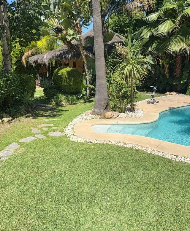 se vende 2 parcelas contiguas con casa en urbanizacion Atalaya rio Verde Marbella — 26
