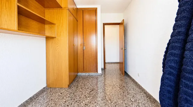 EXCELENTE ZONA, PISO TOTALMENTE EXTERIOR CON LA MEJOR ORIENTACION- ESTE, MUY LUMINOSO, 7º PISO, BUENA FINCA CARAVISTA. — 42