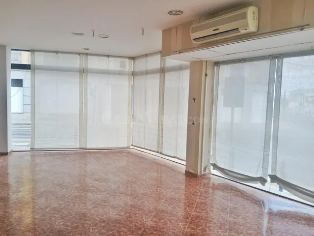 Amplio Local Comercial en Pozoblanco haciendo esquina , pued - foto 3