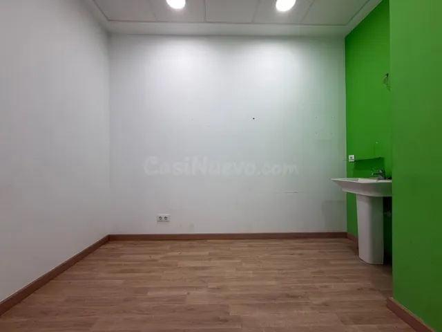 Bonito local listo para funcionar en Puerto Chico - foto 5