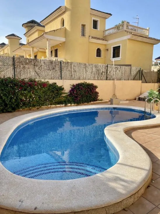 Pareado 3 habitaciones en venta - Villamartín-Las Filipinas - foto 2
