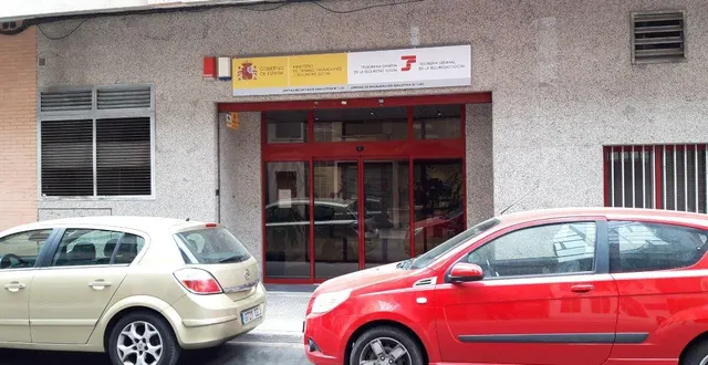 Local comercial a dos calles de entidad bancaria — 4