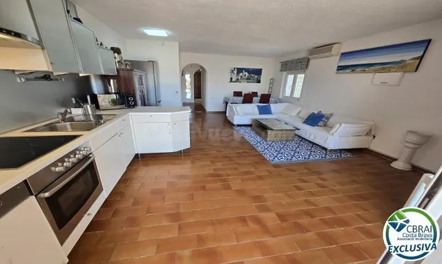 Gran amarre de 14x3,70m antes de los puentes con apartamento - foto 3