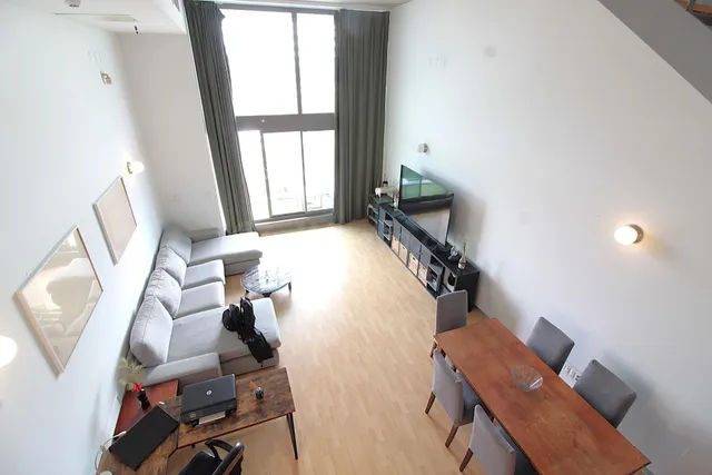 SE ALQUILA LOFT CON GARAJE Y PISCINA EN COMPLEJO PRIVADO CON - foto 4