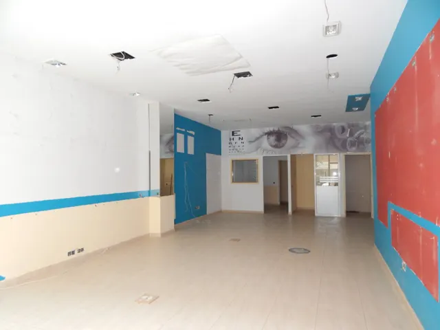 LOCAL COMERCIAL EN PLANTA BAJA CON MUY BUENA UBICACIÓN, EN ONTINYENT — 3