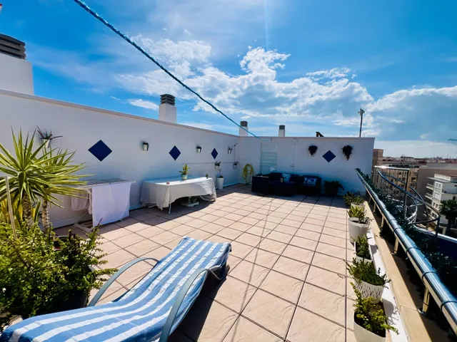 ATICO DUPLEX EDIFICIO EN PRIMERA LINEA PLAYA DE LOS LOCOS — 7