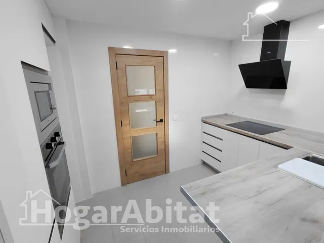 Amplitud y confort a estrenar en este luminoso piso reformado con balcón y ascensor — 7
