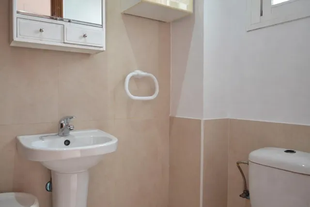 Tu próximo hogar en Sanlúcar la Mayor: tres dormitorios, patio y sótano — 12