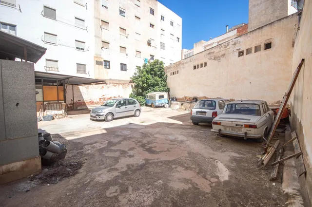 Local comercial de 333 m2 con gran patio de 200 m2 en calle Haití — 12