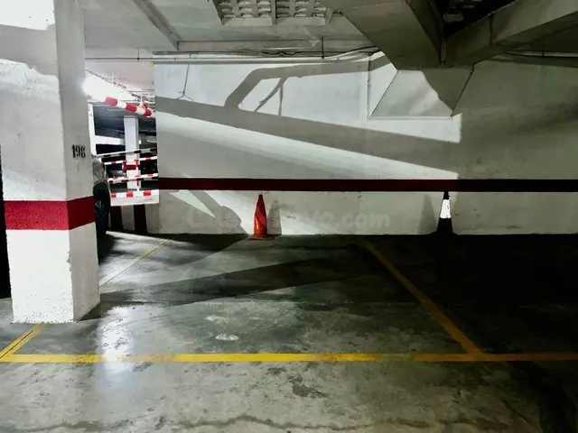 AMPLIA PLAZA DE GARAJE JUNTO AV ALMOGÁVARES!!!