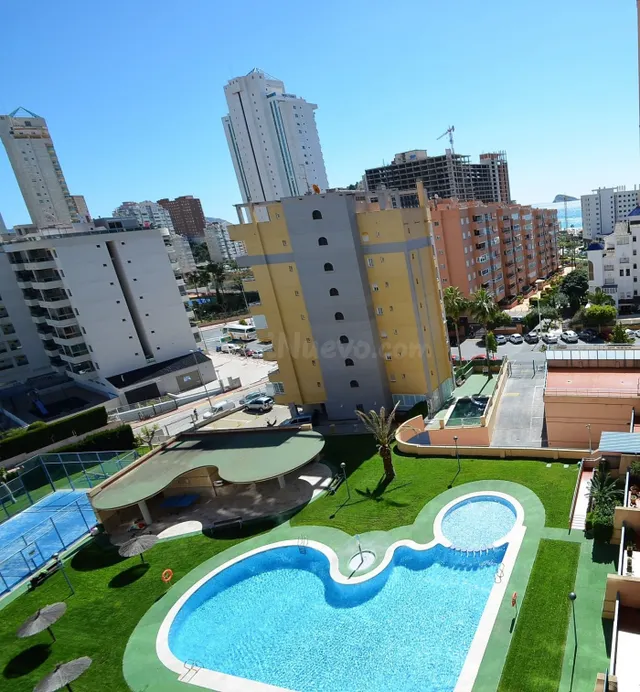 SE VENDE PISO CON GARAJE DE DOS DORMITORIOS CALA VILLAJOYOSA - foto 2
