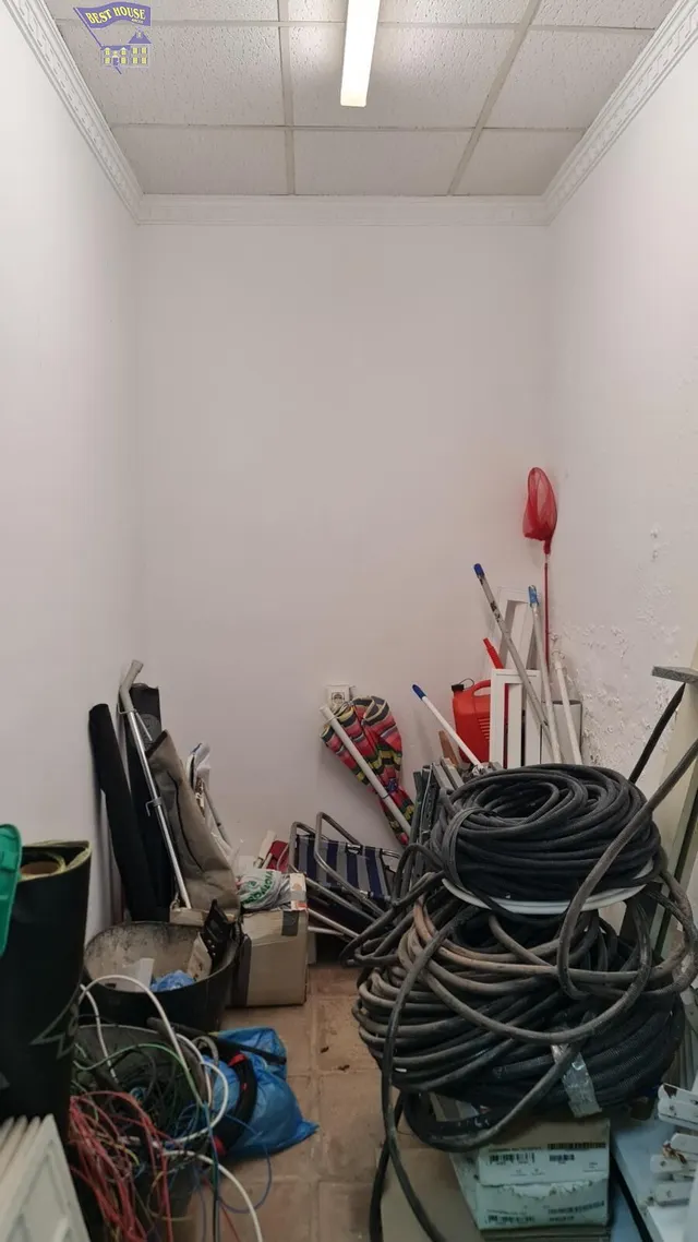 SE VENDE LOCAL DIÁFANO EN ZONA CUESTA DE LA RUJANA — 13